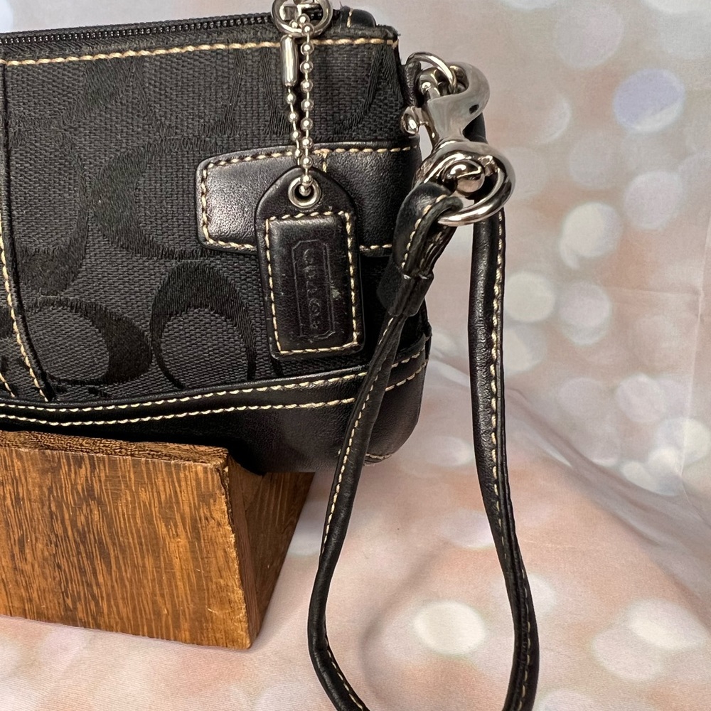Coach wristlet. - Picture 3 of 7